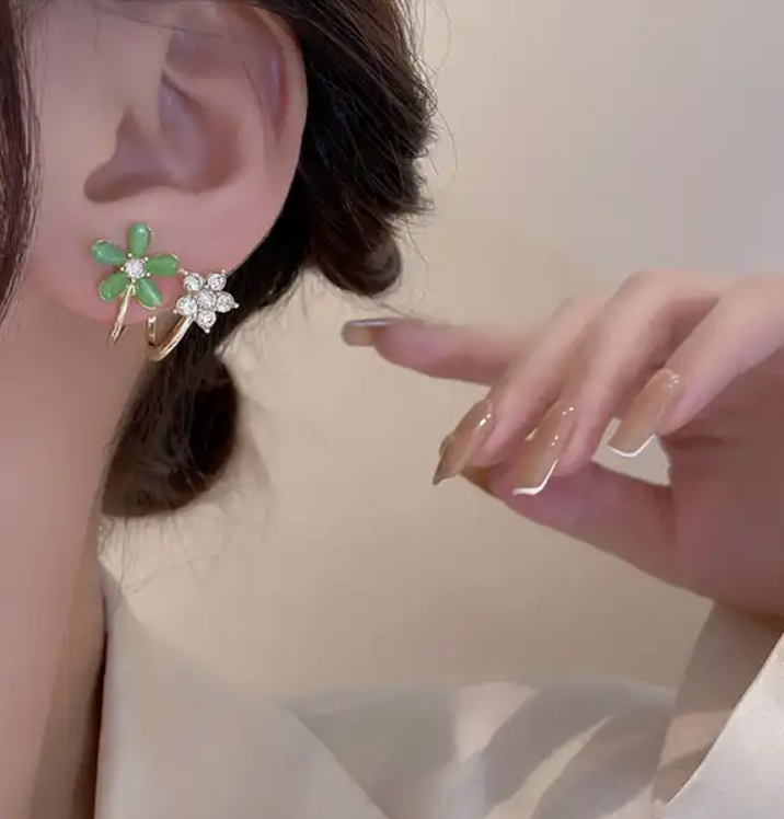 2 Flower Huggie Earring
