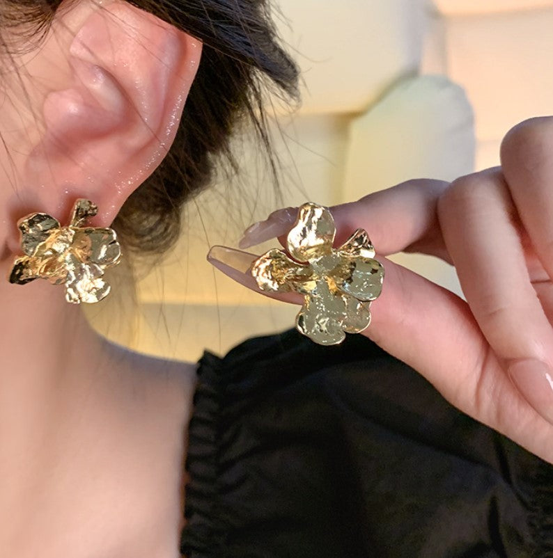 GOLD FLORAL FLOWER STUD KOREAN EARRING